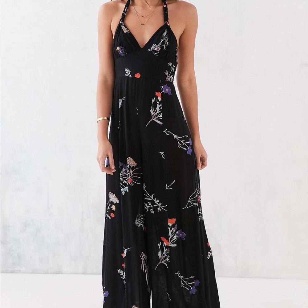 Kimchi Blue Brandy Halter Neck Floral Black Jumpsuit Size 2 Urban Outfitters